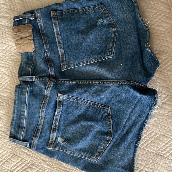 NWOT distressed jeans summer 2024 collection from H&M - Picture 3 of 4